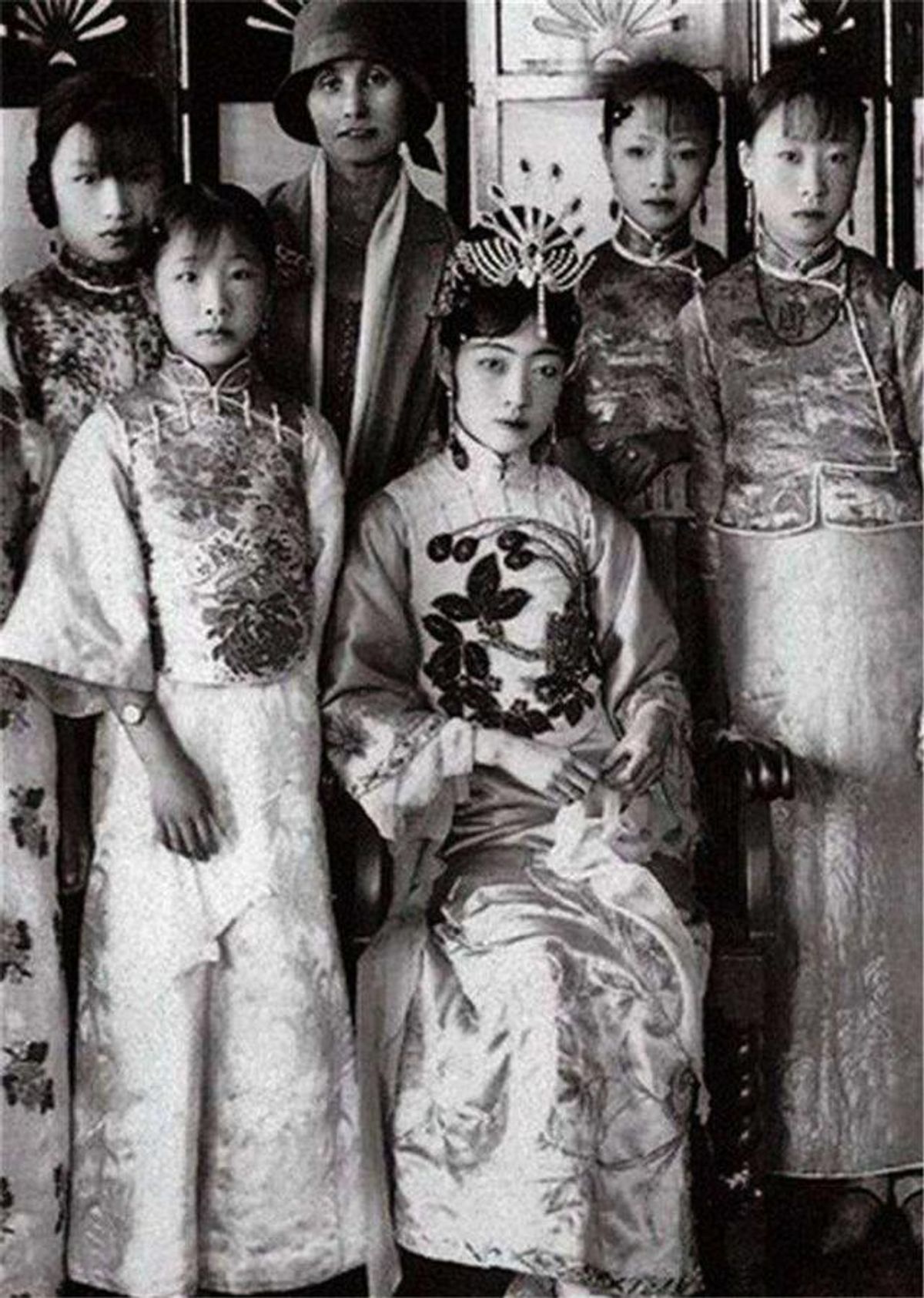 这才是真实的清朝妃子皇后形象：图3是“甄嬛”，图6是乾隆的最爱