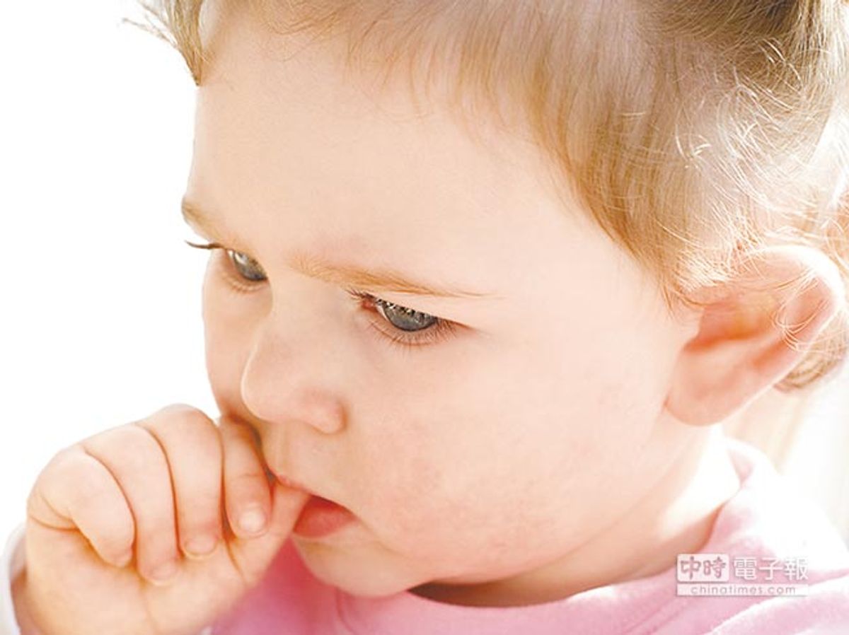 孩子从小喜欢“咬指甲”，时间久了会如何？通常会有3种结局 - 知乎