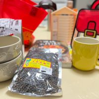 可能是咖啡機、茶、泡茶器、咖啡杯和文字的圖像