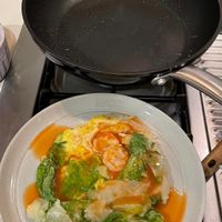 可能是燉小牛膝、水波蛋和拉麵的圖像