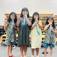 可能是 4 個人、單簧管、長笛和文字的圖像