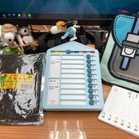 可能是玩具、電玩遊戲和文字的圖像