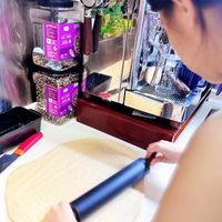 可能是 1 人、食物和文字的圖像