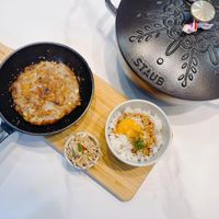 可能是蛋黃、水波蛋和文字的圖像