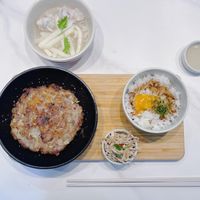 可能是麵、拉麵、粥、豆腐和水波蛋的圖像