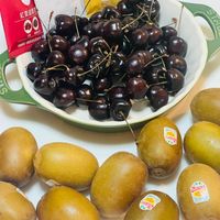 可能是櫻桃、龍眼和文字的圖像