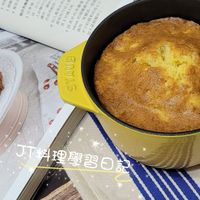 可能是蛋糕、舒芙蕾、牧羊人派和文字的圖像