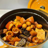 可能是火鍋、豆腐和香菇的圖像