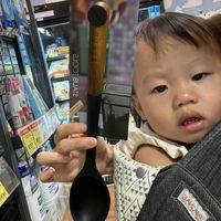可能是 1 人、木湯匙和文字的圖像