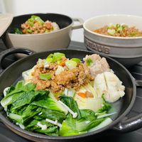 可能是麵、火鍋、粥和拉麵的圖像