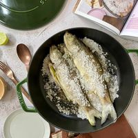 可能是北非小米飯和鯷魚的圖像