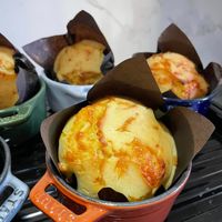 可能是舒芙蕾、牧羊人派和巴布卡麵包的圖像
