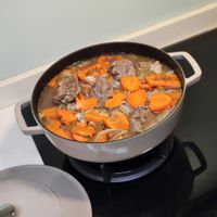 可能是燉小牛膝的圖像