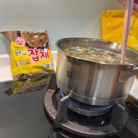 可能是拉麵、火鍋和文字的圖像