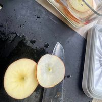 可能是蘋果、刀和梨子的圖像