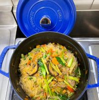 可能是麵、炒麵和拉麵的圖像