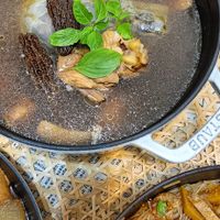 可能是西班牙大鍋飯、印度香料飯和文字的圖像