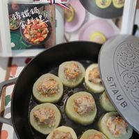 可能是港式點心、壽司和文字的圖像
