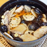 可能是粥、豆腐、火鍋和香菇的圖像