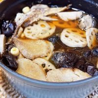 可能是香菇、火鍋和豆腐的圖像