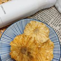 可能是香菇、吹風機、椰子馬卡龍和文字的圖像