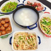 可能是豆腐、火鍋、粥和文字的圖像