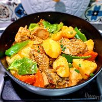 可能是豆腐、燉小牛膝和火鍋的圖像