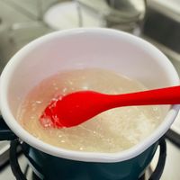 可能是木湯匙和粥的圖像