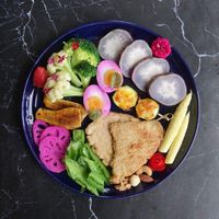 可能是炸丸子和豆腐的圖像