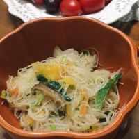可能是義大利麵、櫻桃和麵的圖像