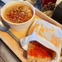 可能是拉麵、粥和文字的圖像