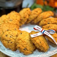 可能是燕麥餅乾、餅乾和文字的圖像
