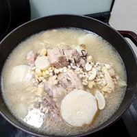 可能是燉小牛膝、豆腐和粥的圖像
