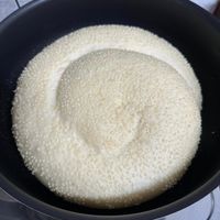 可能是粥和北非小米飯的圖像