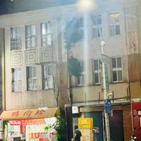 可能是 1 人、消防梯和文字的圖像