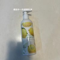 可能是香氛、美髮產品和文字的圖像