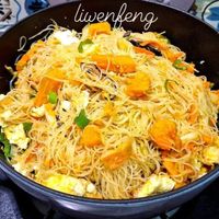 可能是義大利麵、拉麵、麵和炒麵的圖像