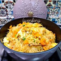 可能是炒麵、印度香料飯、麵和豆腐的圖像