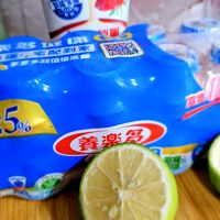 可能是飲料、食物和文字的圖像