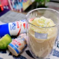 可能是飲料、蘋果和文字的圖像
