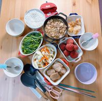 可能是炒飯、火鍋、粥、豆腐和文字的圖像