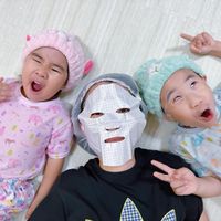 可能是 3 個人和小孩的圖像