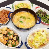 可能是豆腐、麵、火鍋和文字的圖像