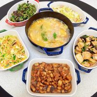 可能是炒飯、炒麵、麵、火鍋和豆腐的圖像