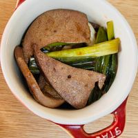 可能是拉麵、香菇和文字的圖像