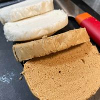 可能是豆腐、蛋糕和馬勃菇的圖像