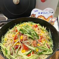 可能是麵、拉麵和文字的圖像