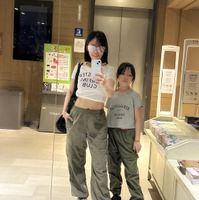 可能是 2 個人和文字的圖像
