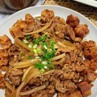 可能是豆腐、炒麵和拉麵的圖像