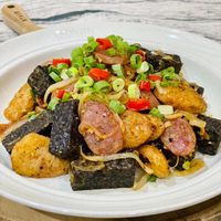 可能是炒麵和豆腐的圖像